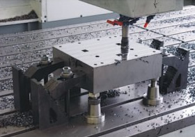 Universal clamping set for milling machines